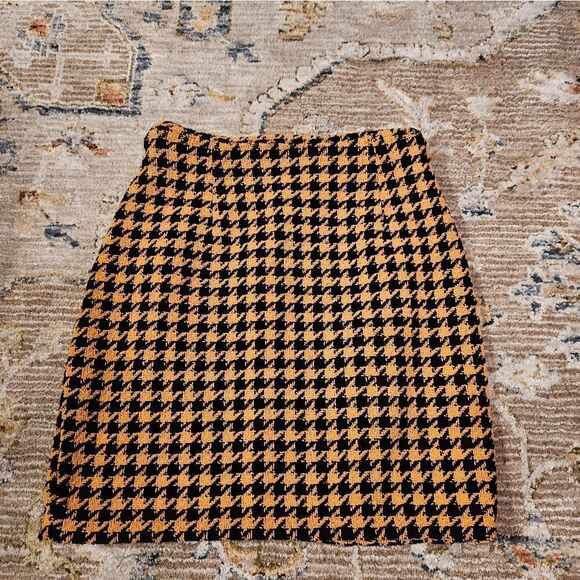 Vintage Bergdorf Goodman Houndstooth skirt sz 4. Waist 12" across and - Picture 1 of 3